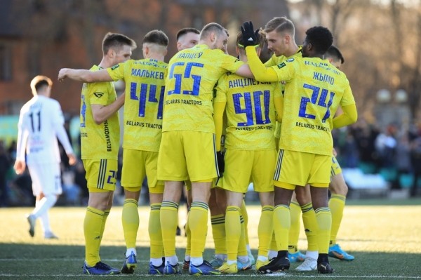 Футбол. Беларусбанк — чемпионат Беларуси. 2-й тур. Минское "Динамо", БАТЭ и "Шахтер" проведут свои матчи. Онлайн — в 14.00
Футбол. Беларусбанк — чемпионат Беларуси. 2-й тур. Минское "Динамо", БАТЭ и "Шахтер" проведут свои матчи. Онлайн — в 14.00