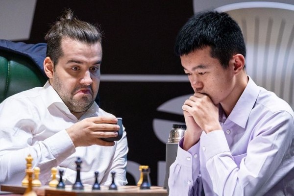 Разное.  Шахматы. Дин Лижэнь наказал Яна Непомнящего за чудовищную ошибку и сравнял счет в матче в 12-й партии
 