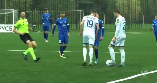 Футбол.  Хавбек брестского "Динамо" боднул игрока "Нафтана" и получил прямую красную карточку
&nbsp;&nbsp;