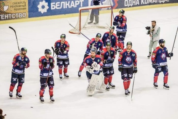 Хоккей. "Неман" — "Металлург": Андрющенко и Костицын выведут команды на площадку с капитанскими повязками
Хоккей. "Неман" — "Металлург": Андрющенко и Костицын выведут команды на площадку с капитанскими повязками