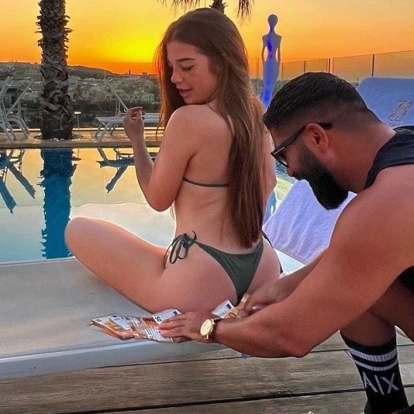 Футбол. В женскую команду "Минска" перешла уроженка Канады почти с миллионом подписчиков в Инстаграме
Футбол. В женскую команду "Минска" перешла уроженка Канады почти с миллионом подписчиков в Инстаграме