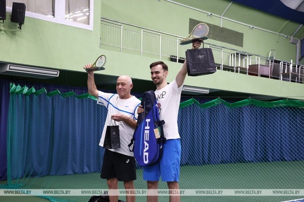 ФОТОФАКТ: В Минске завершился теннисный турнир на Кубок посольства России ФОТОФАКТ: В Минске завершился теннисный турнир на Кубок посольства России