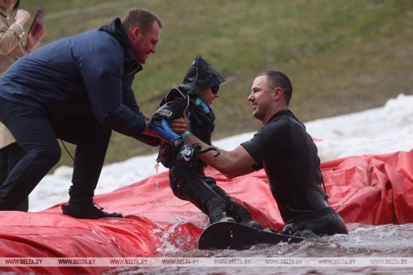 ФОТОФАКТ: В комплексе "Логойск" состоялось закрытие горнолыжного сезона