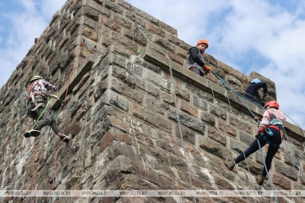 ФОТОФАКТ: В Могилевской области проходит тренировка и отбор альпинистов для восхождения на пик Ленина ФОТОФАКТ: В Могилевской области проходит тренировка и отбор альпинистов для восхождения на пик Ленина