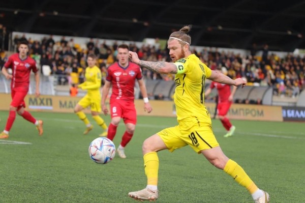 Футбол.  "Шахтер" с минимальным счетом одолел "Минск"
  