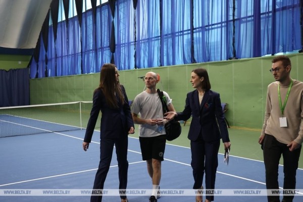 ФОТОФАКТ: Николай Давыденко провел мастер-класс для воспитанников теннисных школ Минска