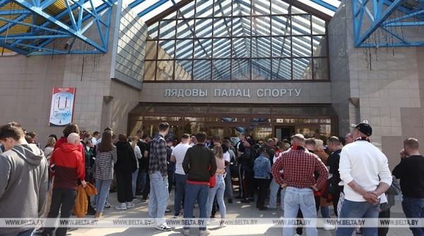 Болельщики "Металлурга" о главном матче сезона: две атакующие команды - это всегда яркий хоккей