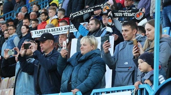 Жодинские торпедовцы вышли на второе место в чемпионате Беларуси по футболу Жодинские торпедовцы вышли на второе место в чемпионате Беларуси по футболу