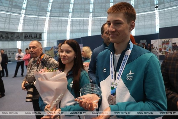 В НОК Беларуси чествовали призеров Вторых зимних Игр "Дети Азии" В НОК Беларуси чествовали призеров Вторых зимних Игр "Дети Азии"