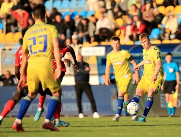 Футбол.  БАТЭ взял верх над "Сморгонью" и впервые в сезоне одержал две победы подряд
  