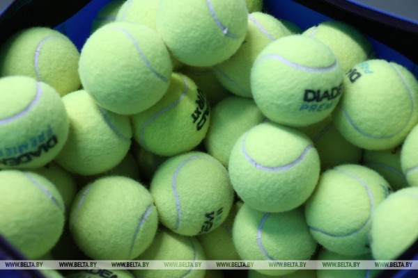 ФОТОФАКТ: Николай Давыденко провел мастер-класс для воспитанников теннисных школ Минска