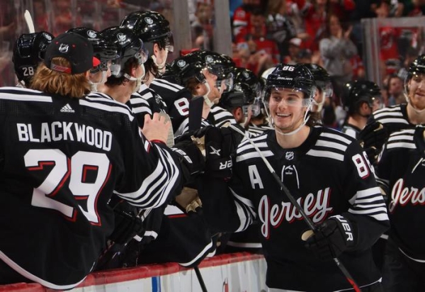 Хоккей.  НХЛ. "Нью-Джерси" с Егором Шаранговичем гарантировал себе преимущество домашнего льда в 1-м раунде плей-офф
  