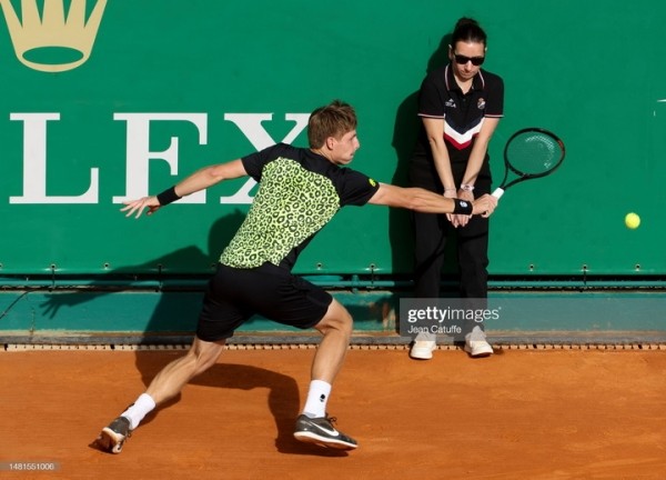 Теннис.  Илья Ивашко проиграл Карену Хачанову в 1/16 финала на турнире серии "Мастерс" в Монте-Карло
 