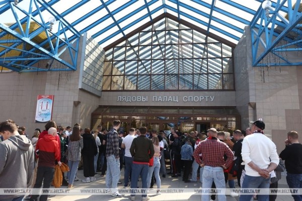 "За наших болею от чистого сердца!" Болельщики ХК "Неман" о том, чего ждут от финала