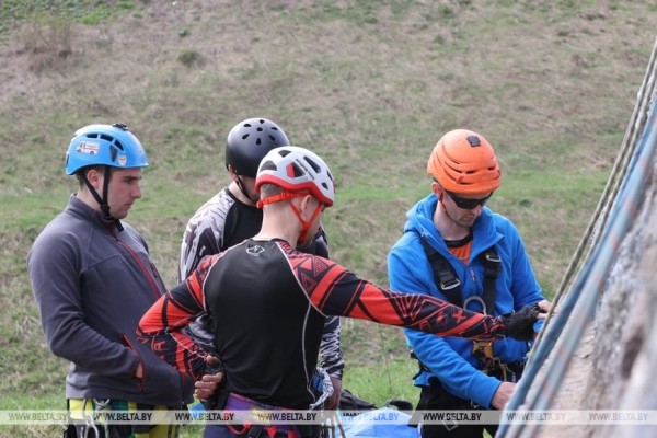 ФОТОФАКТ: В Могилевской области проходит тренировка и отбор альпинистов для восхождения на пик Ленина ФОТОФАКТ: В Могилевской области проходит тренировка и отбор альпинистов для восхождения на пик Ленина