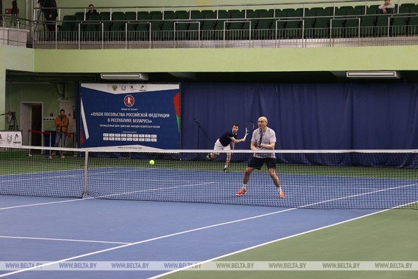 ФОТОФАКТ: В Минске завершился теннисный турнир на Кубок посольства России ФОТОФАКТ: В Минске завершился теннисный турнир на Кубок посольства России
