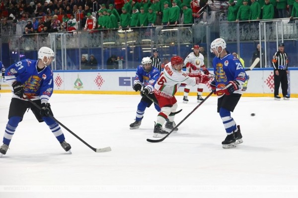 Хоккейная команда Президента одержала первую победу в финале любительского турнира Хоккейная команда Президента одержала первую победу в финале любительского турнира