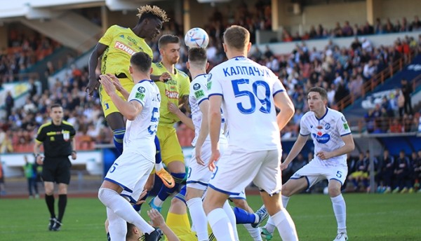 Футбол. БАТЭ спасает матч вдесятером, Брест тонет, "Шахтер" громит "Энергетик" — полная картина 5-го тура
Футбол. БАТЭ спасает матч вдесятером, Брест тонет, "Шахтер" громит "Энергетик" — полная картина 5-го тура