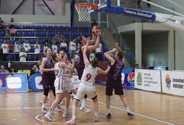 Баскетбол.  "Горизонт" был сильнее "Олимпии" и в третий раз подряд выиграл женский чемпионат Беларуси. У Веремеенко вновь дабл-дабл
 