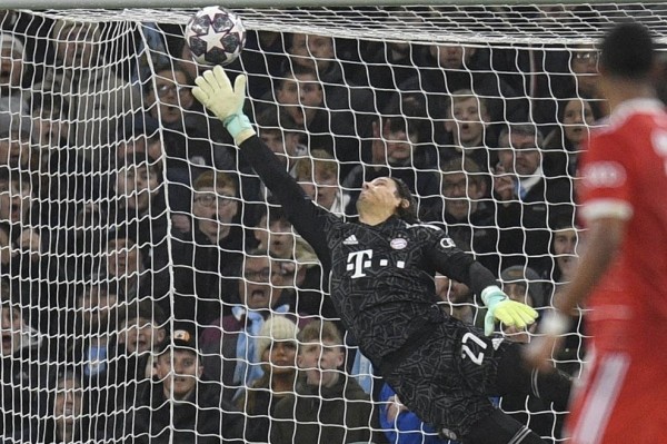 Футбол.  Лига чемпионов. "Манчестер Сити" отправил в ворота "Баварии" три безответных гола в первом матче 1/4 финала
 