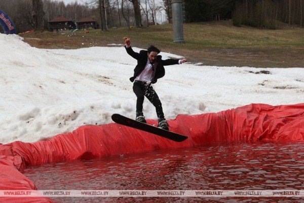 ФОТОФАКТ: В комплексе "Логойск" состоялось закрытие горнолыжного сезона