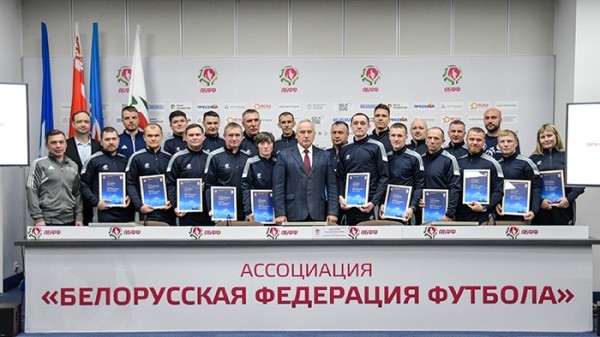 Футбол.  Директор "Витебска" Николай Вайтюховский стал обладателем тренерской лицензии категории "С"
 