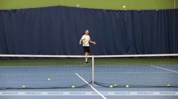 ФОТОФАКТ: Николай Давыденко провел мастер-класс для воспитанников теннисных школ Минска