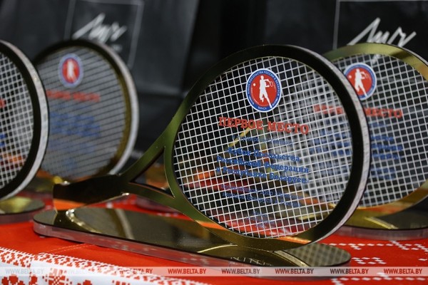 ФОТОФАКТ: В Минске завершился теннисный турнир на Кубок посольства России ФОТОФАКТ: В Минске завершился теннисный турнир на Кубок посольства России