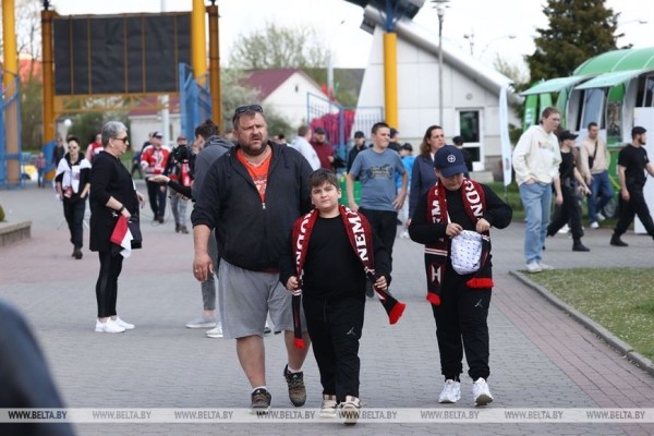 "За наших болею от чистого сердца!" Болельщики ХК "Неман" о том, чего ждут от финала