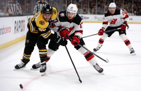 Хоккей.  НХЛ. "Нью-Джерси" с Шаранговичем уступил "Бостону", белорус снова без очков
  