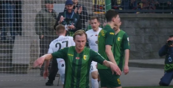 Футбол.  "Гомель" и "Неман" забили шесть мячей, но не выявили победителя
  