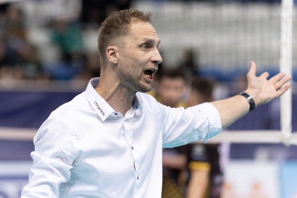 Разное.  Олег Миканович о волейболистах "Строителя" в первом финальном матче ЧБ: их били, а они стояли и смотрели большими глазами
 