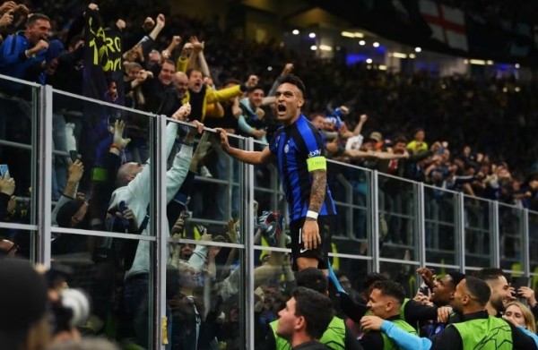 Футбол. "Интер" повторно "всухую" обыграл "Милан" и впервые с 2010 года вышел в финал Лиги чемпионов
Футбол. "Интер" повторно "всухую" обыграл "Милан" и впервые с 2010 года вышел в финал Лиги чемпионов