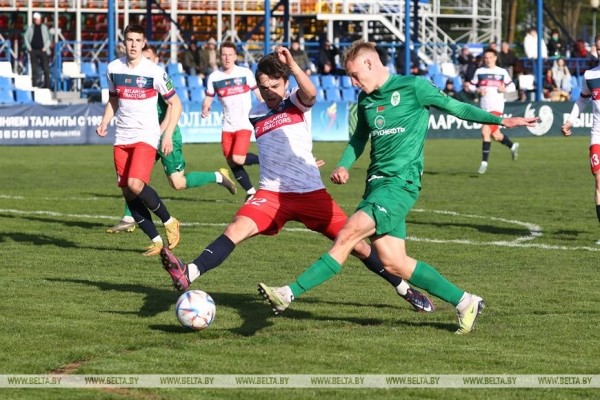 ФОТОФАКТ: Футболисты "Минска" и "Гомеля" сыграли со счетом 2:2 ФОТОФАКТ: Футболисты "Минска" и "Гомеля" сыграли со счетом 2:2