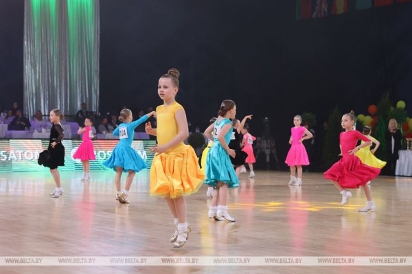 Феерия искусства и азарт спорта. В Минске развернулась борьба за главный танцевальный титул страны