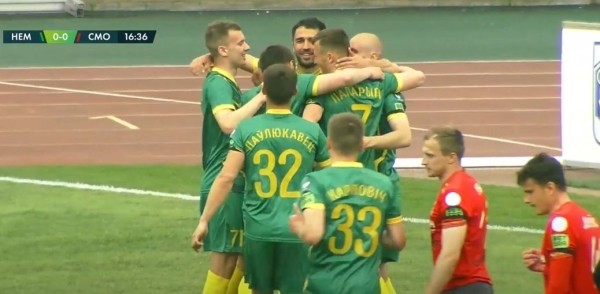 Футбол. "Неман" отправил три мяча в ворота "Сморгони" и поднялся на второе место
Футбол. "Неман" отправил три мяча в ворота "Сморгони" и поднялся на второе место