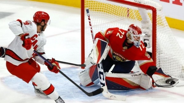 Хоккей. НХЛ. Кубок Стэнли. Первый в карьере "шатаут" в плей-офф Сергея Бобровского подтолкнул "Флориду" вплотную к финалу
Хоккей. НХЛ. Кубок Стэнли. Первый в карьере "шатаут" в плей-офф Сергея Бобровского подтолкнул "Флориду" вплотную к финалу