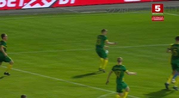 Футбол. БАТЭ — "Неман". Должен ли был Сергей Стецурин назначить пенальти в ворота гостей после контакта мяча с рукой?
Футбол. БАТЭ — "Неман". Должен ли был Сергей Стецурин назначить пенальти в ворота гостей после контакта мяча с рукой?