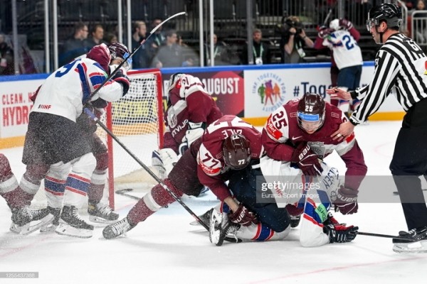 Хоккей.  ЧМ-2023. Сборная Латвии победила норвежцев, выиграв второй матч подряд и поднявшись в зону плей-офф
 