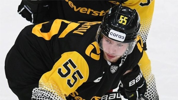 Хоккей.  Александр Суворов: в первый день Андрей Разин сказал, сколько голов от меня ждет в сезоне
 