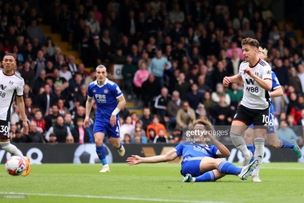 Футбол. Чемпионат Англии. "Фулхэм" и "Лестер" сыграли матч с восемью голами и тремя дублями
Футбол. Чемпионат Англии. "Фулхэм" и "Лестер" сыграли матч с восемью голами и тремя дублями