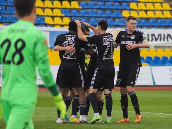 Футбол.  Чемпионат Беларуси. 7-й тур. "Ислочь" против "Славии", "Торпедо" сыграет со "Слуцком". Онлайн — в 18.00
  