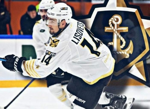 Хоккей.  КХЛ. Евгений Лисовец продлил контракт с "Адмиралом" на один сезон, зарплата — примерно 1 млн рублей в год
 