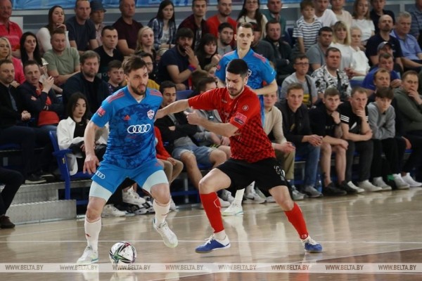 ФОТОФАКТ: "Минск" одержал победу над ВРЗ в матче 1/2 чемпионата Беларуси по мини-футболу ФОТОФАКТ: "Минск" одержал победу над ВРЗ в матче 1/2 чемпионата Беларуси по мини-футболу