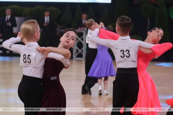Феерия искусства и азарт спорта. В Минске развернулась борьба за главный танцевальный титул страны