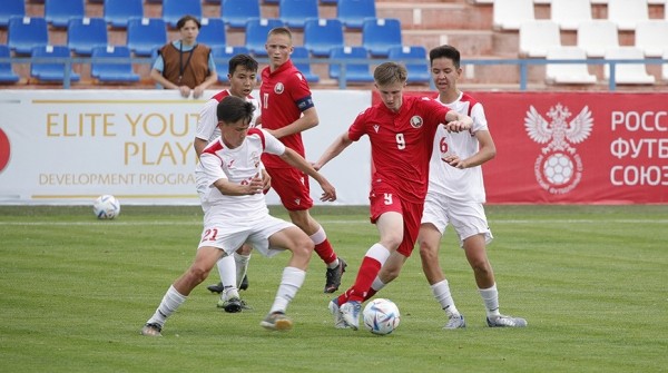 Белорусские футболисты победно стартовали на юношеском турнире в Волгограде