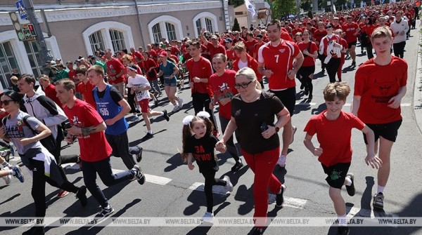 ФОТОФАКТ: Спортивно-массовое мероприятие "В едином забеге под флагом страны" прошло в Гомеле