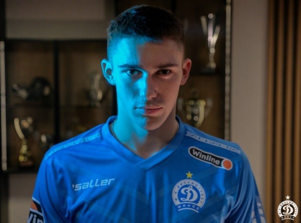 Футбол.  Владислав Морозов — лучший игрок высшей лиги в апреле
 