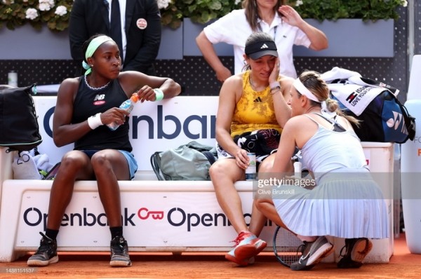 Теннис. Азаренко в недоумении: участницам парного финала на турнире в Мадриде не дали возможности произнести "тронные" речи
Теннис. Азаренко в недоумении: участницам парного финала на турнире в Мадриде не дали возможности произнести "тронные" речи