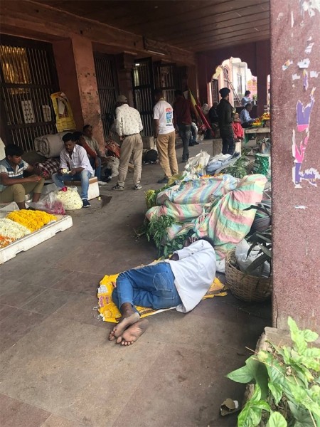 Разное. Яна Бурим: Индия ассоциировалась с чистотой и духовностью, но увидела горы мусора, жизнь на голой земле и бедность
Разное. Яна Бурим: Индия ассоциировалась с чистотой и духовностью, но увидела горы мусора, жизнь на голой земле и бедность